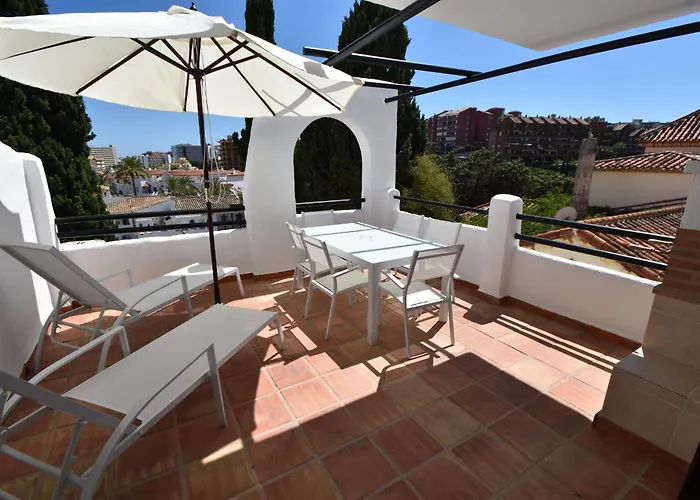 Modern Apt Walking Distance To Shops And Beach