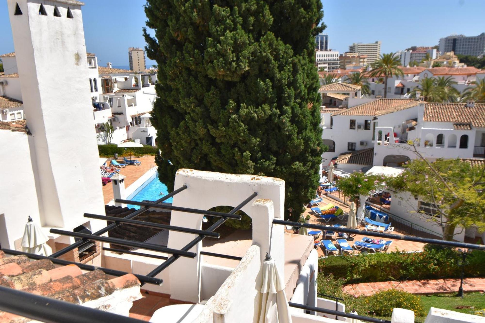 Modern Walking Distance To Shops And Apartment *